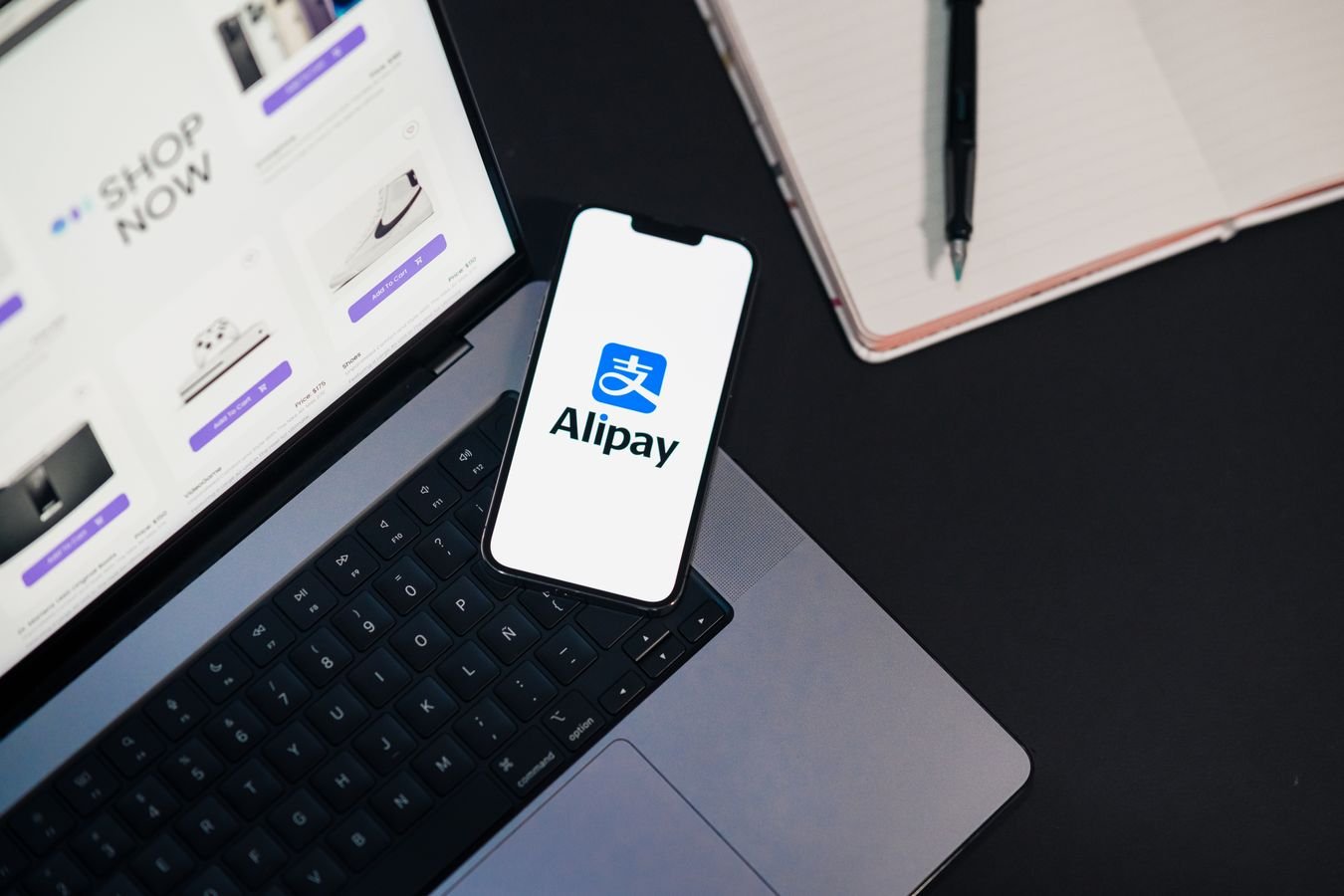 Mobile shopping app open beside a laptop, showing where in-app browsers break cashback tracking