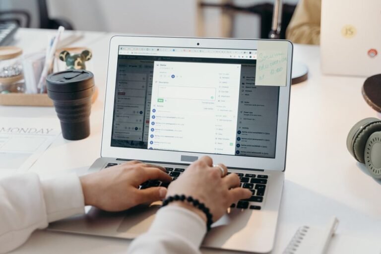 Fixing Outlook email not syncing on a laptop 2026