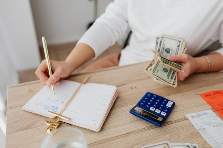 Debt snowball vs avalanche payoff planning 2026
