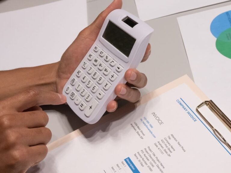 Auto-calculating invoice template for freelancers 2026