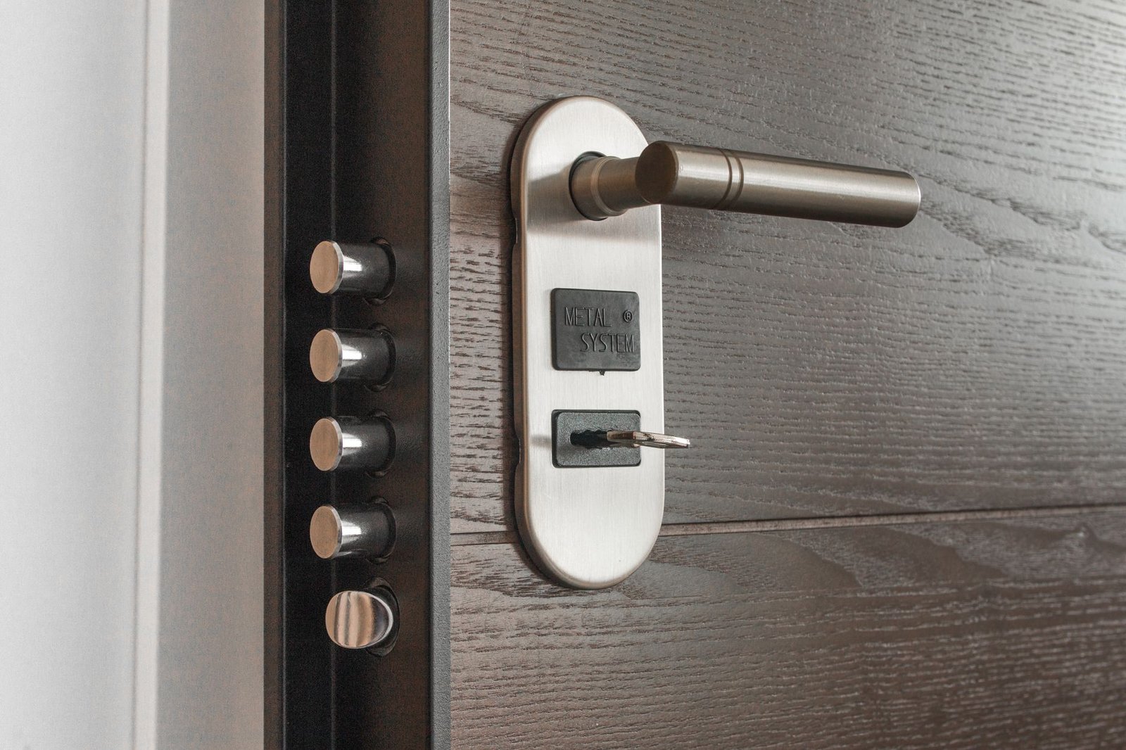 Standard deadbolt and key cylinder on a rental door, the hardware a renter keeps with a retrofit smart lock and replaces with a deadbolt swap