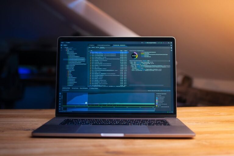 Laptop displaying code, representing a Windows 11 ARM PC affected by the KB5121003 update