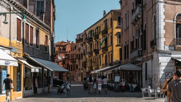 Charming street scene in Venice, Italy representing life as a digital nomad in Italy