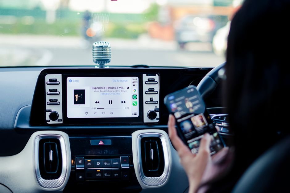 Car dashboard touchscreen with a smartphone, used for Copilot in CarPlay