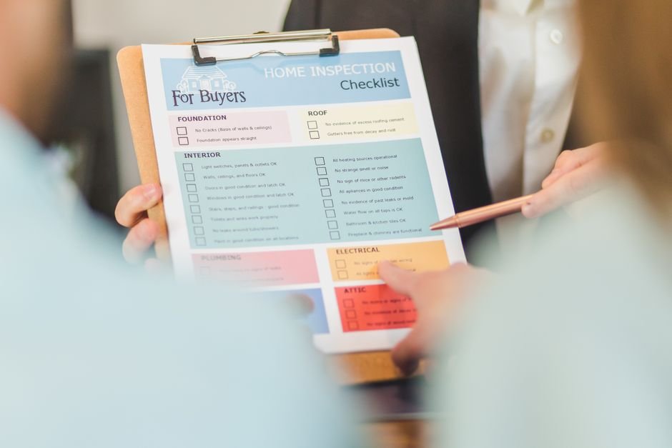Clipboard checklist for checking whether an exchange account qualifies for fee payback