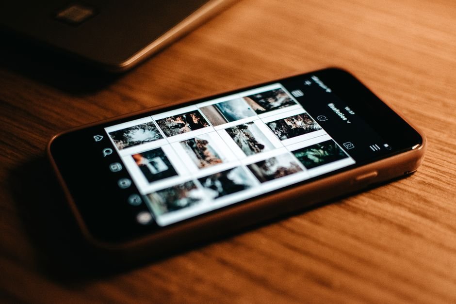Smartphone photo gallery on a desk, where Pixel 11 photos saved sideways can be rotated in Google Photos